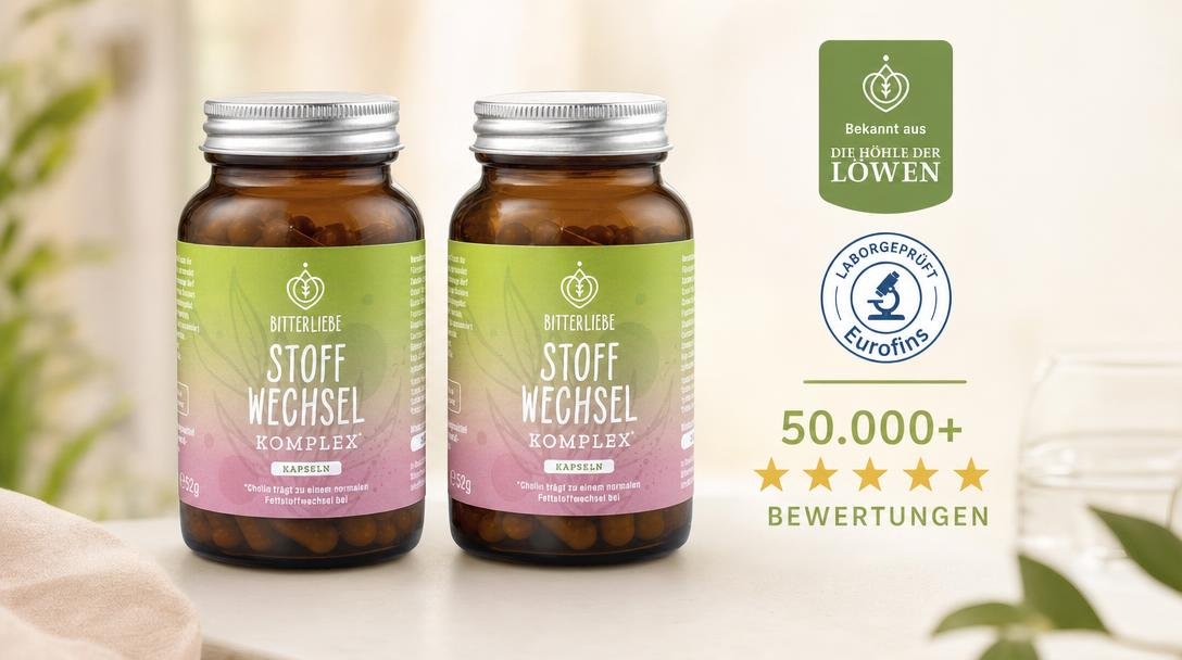 "Produktarrangement: Zwei BitterLiebe PLUS Bitter Stoffwechsel Komplex Dosen nebeneinander auf einer hellen Oberfläche,